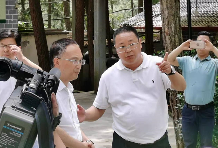 巴中市委常委、袁聞聰赴巴中師巴山牧業(yè)股份有限公司開(kāi)展服務(wù)巴商返鄉(xiāng)創(chuàng)業(yè)專(zhuān)題調(diào)研